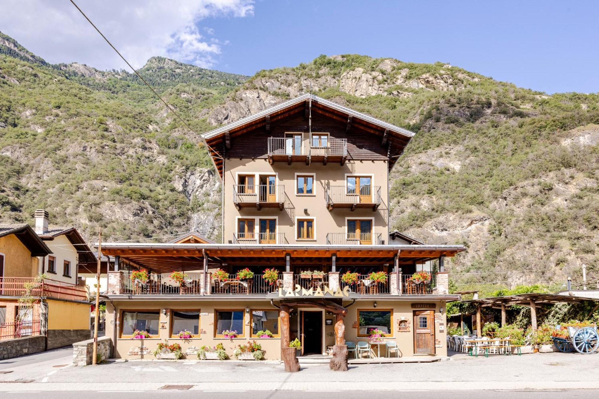 Hotel&Restaurant Armanac De Toubie Arnad Exterior photo