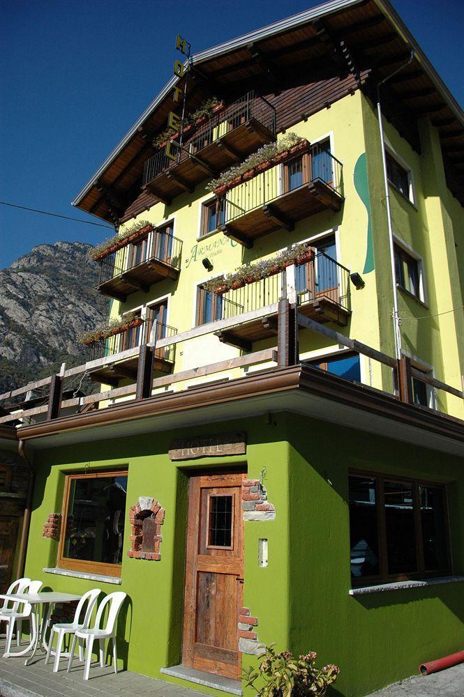 Hotel&Restaurant Armanac De Toubie Arnad Exterior photo